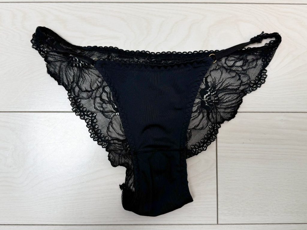 3日履いてオナニーしてきました...みうちゃんから買い取った下着を紹介！ - 画像2
