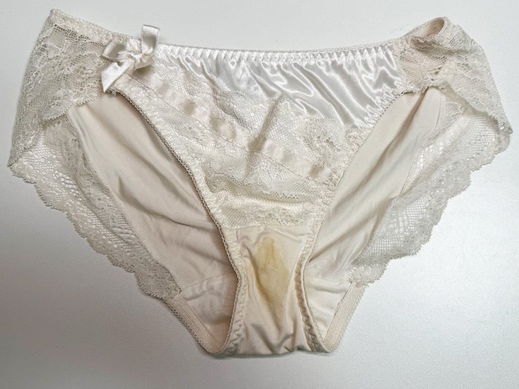 【下着紹介】20歳女子大生ひかりちゃんから買い取った下着を紹介！ - 画像1