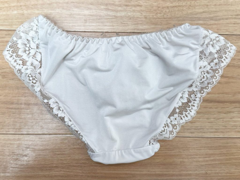 表面まで汚れが...？19歳女子大生ちゃこちゃんの下着紹介！ - 画像3