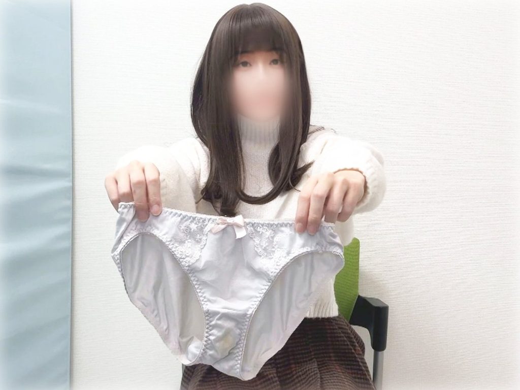 表面まで汚れが...？19歳女子大生ちゃこちゃんの下着紹介！ - 画像5