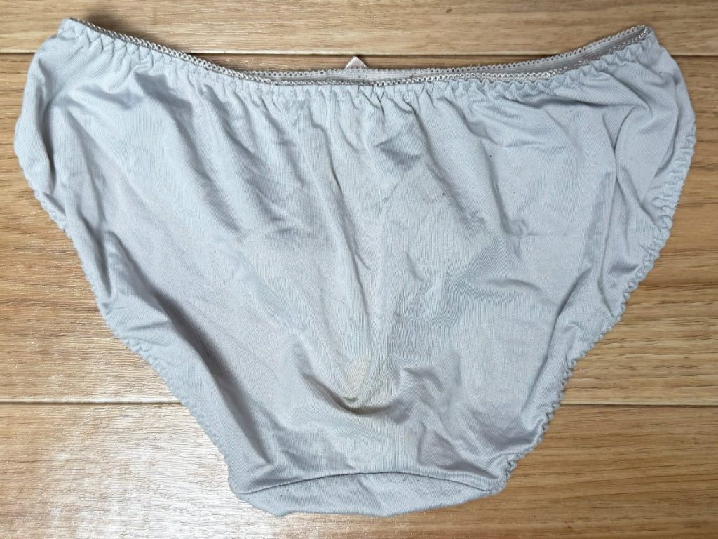 表面まで汚れが...？19歳女子大生ちゃこちゃんの下着紹介！ - 画像7