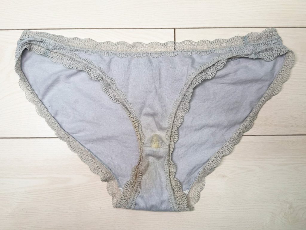 モ貫通！？茶色染み！？２５歳るいちゃんの激臭パンツを４連紹介！【下着紹介】 - 画像6