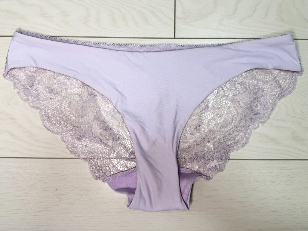 緊張が止まらない！タジタジ爆乳美女から使用済み下着を買取！ - 画像2