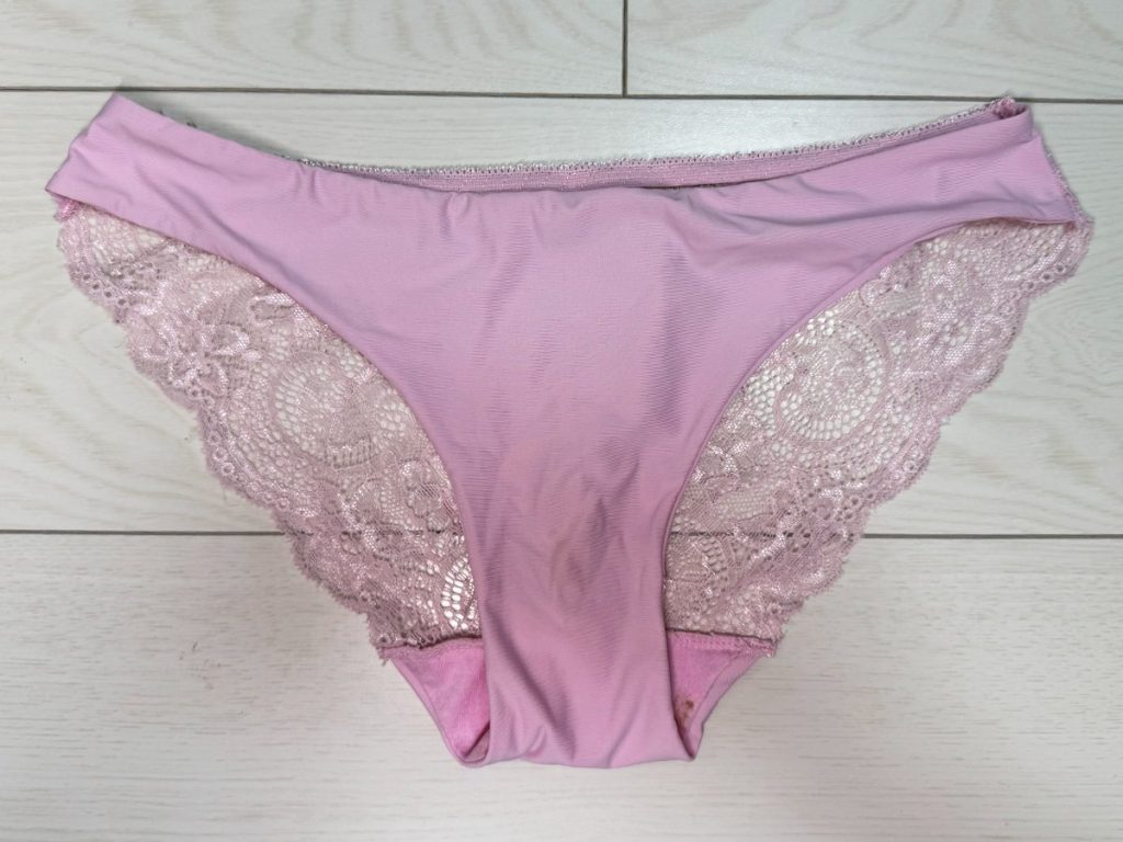 緊張が止まらない！タジタジ爆乳美女から使用済み下着を買取！ - 画像6