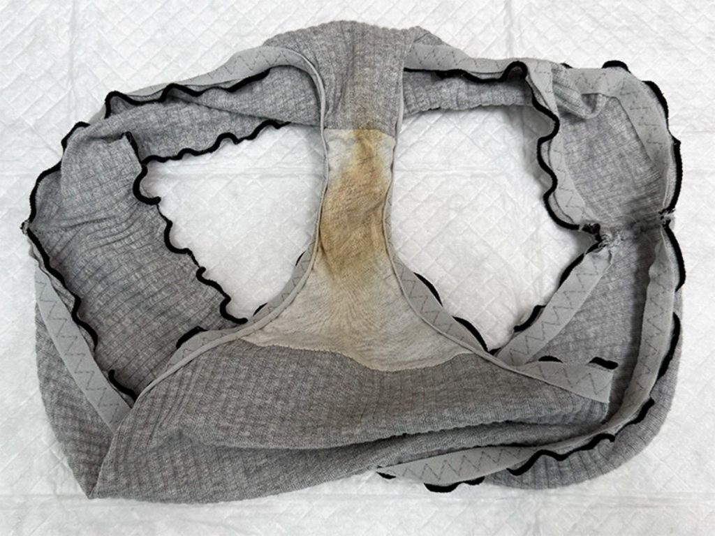 【まん屁・拭き残しあり】派手髪カフェ店員★痴態を明らかに...! - 画像8